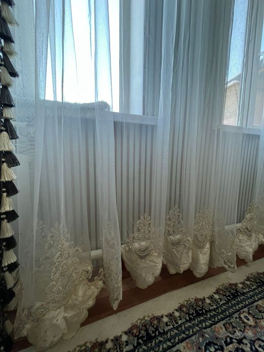 Шторы вместе с тюлью