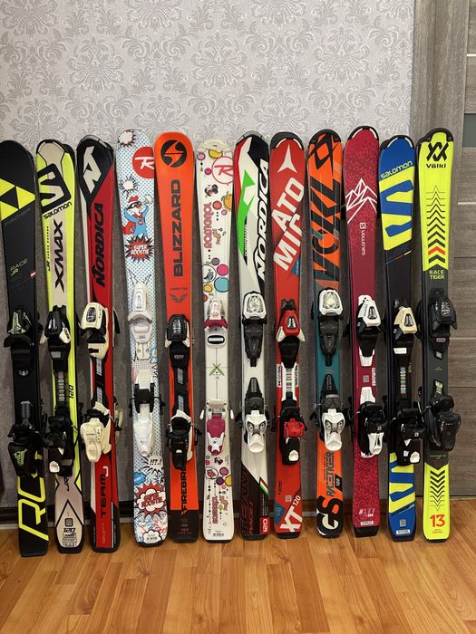 Skiuri copii adulti skiuri incepatori intermediari