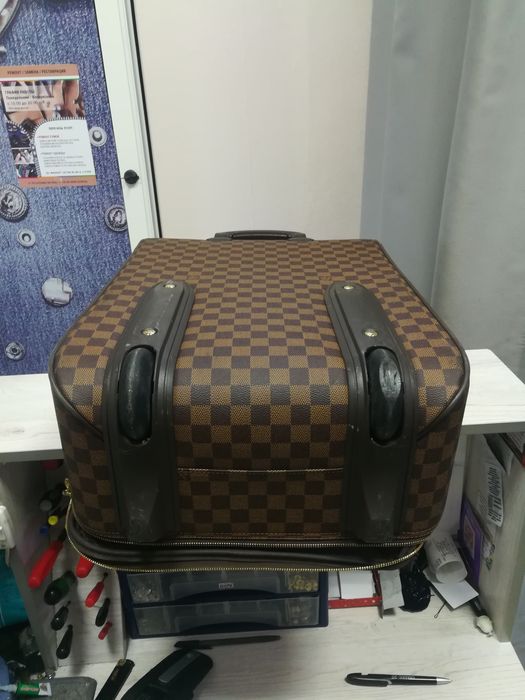 Ремонт сумок, чемоданов,подгон одежды.Замена молний,кнопок,заклёпок ...