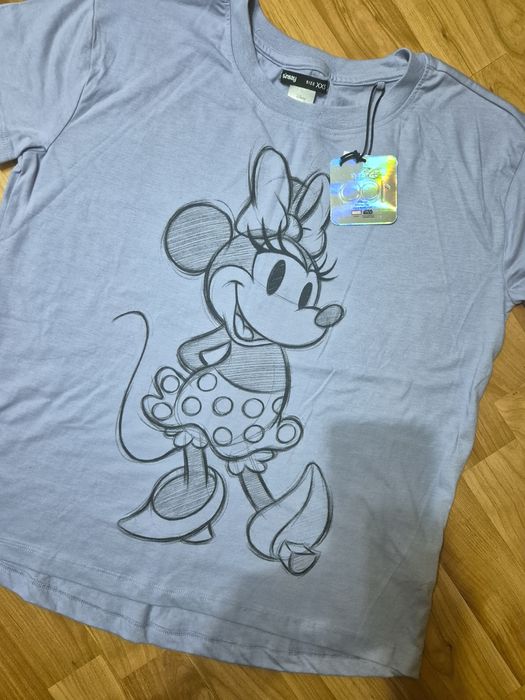 Чисто нова тениска с къс ръкав S-M  размер.