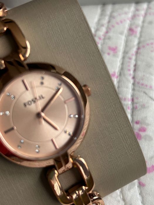 Fossil Kerrigan нов страхотен кварцов дамски часовник в розово злато