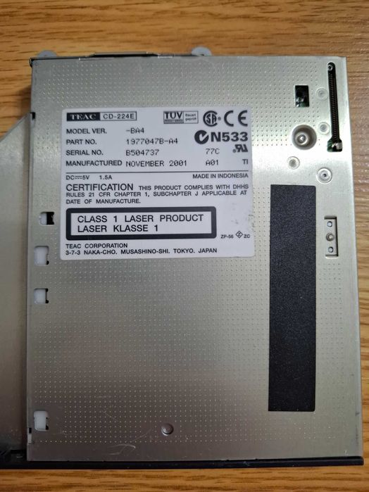 Diferite componente electronice Laptop pad, difuzoare, CD Player