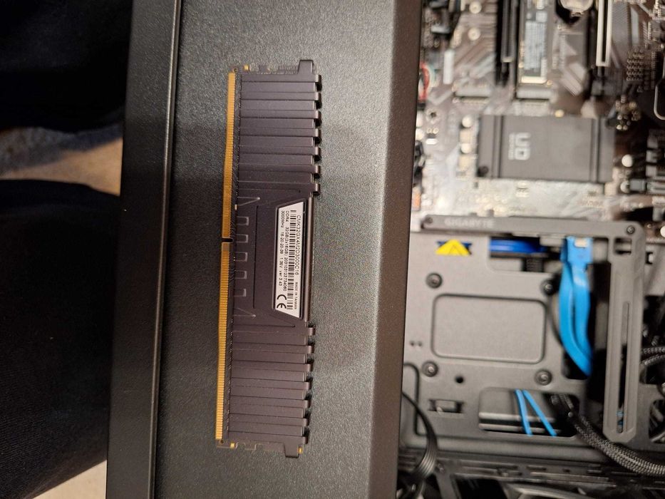Kit Intel I7 + Placa baza Gigabyte + Memorii Corsair 32GB
