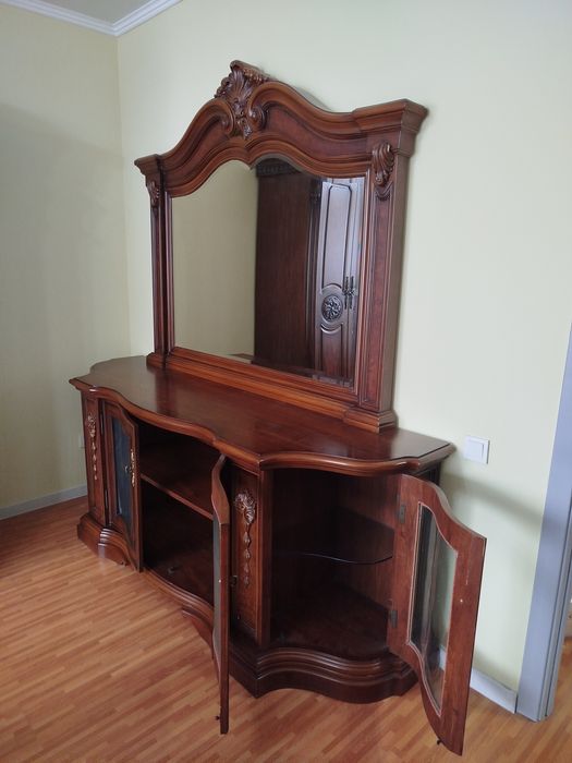 Продам спальный гарнитур.