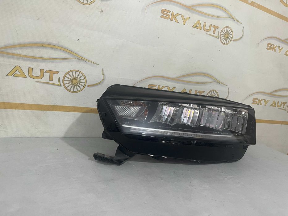 Far stanga full led Skoda Octavia 4 dupa 2020 cod 5E4941015