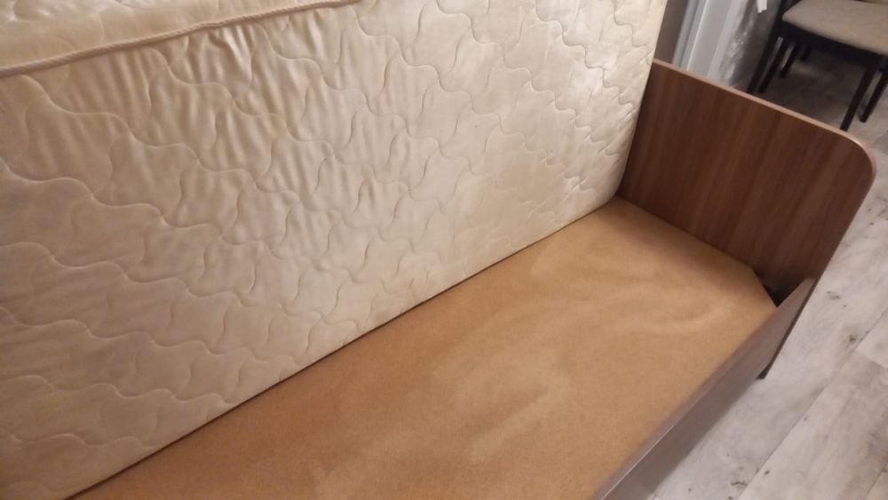 Продам детскую кровать с матрасом