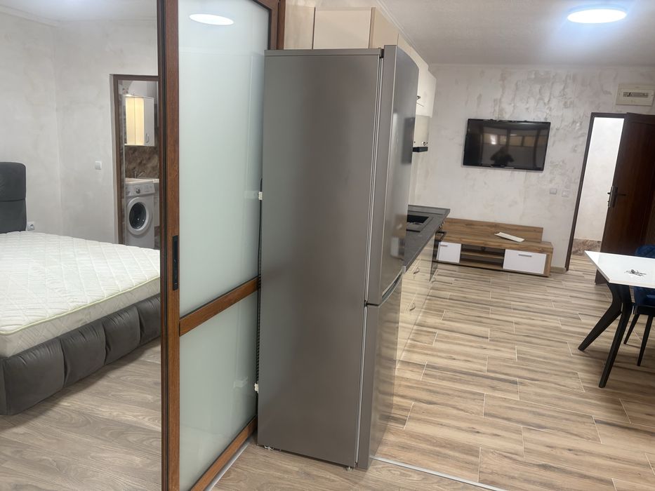Продавам 3 стаен с двор Бриз