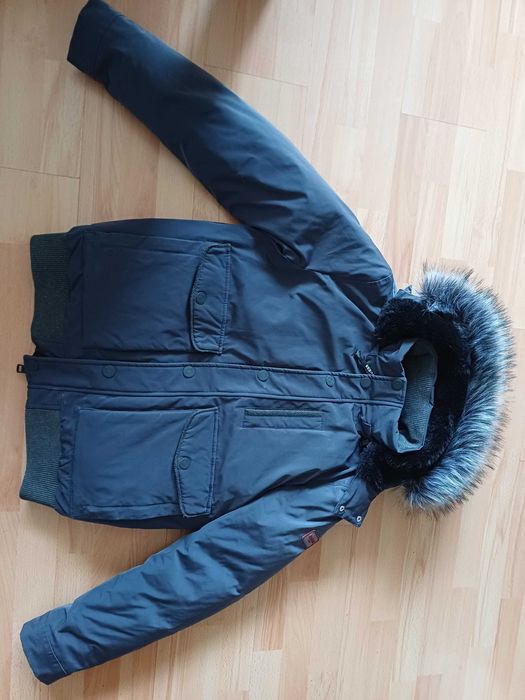 Ново яке Найк, M