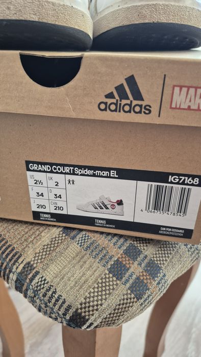 Кроссовки адидас