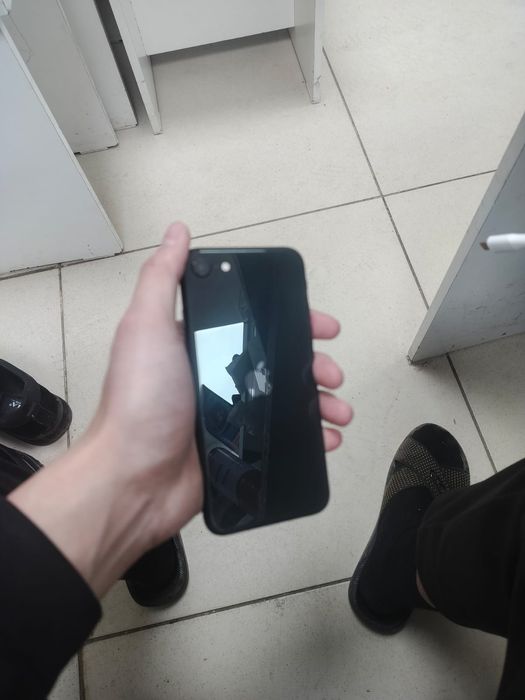 Айфон СЕ без ремонта в идеале