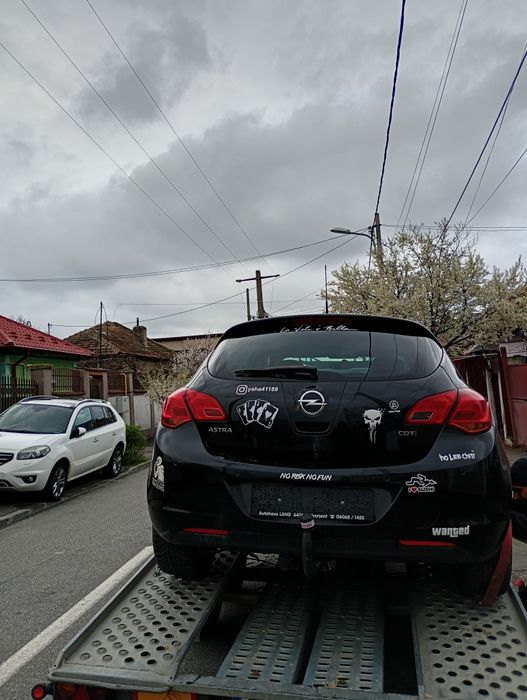 Vind Opel Astra J.1.7 dizel super întreținută.