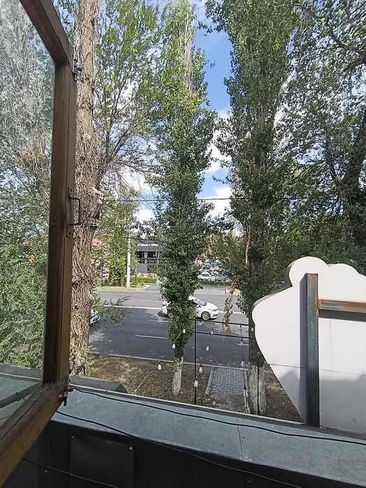 2хкомн кв в центре Абая140, 2эт