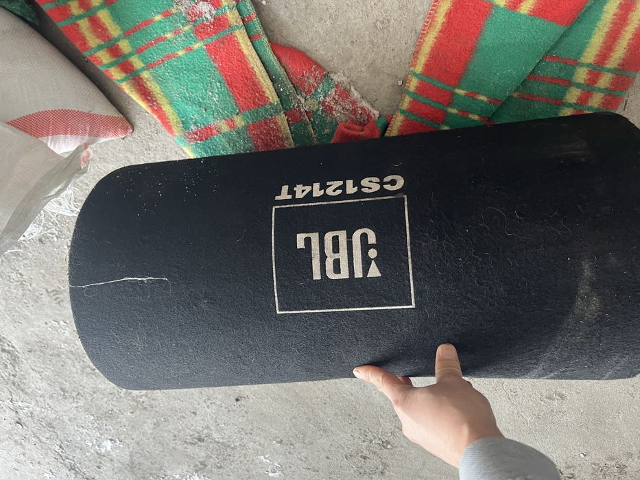 Продам саббуфер JBL