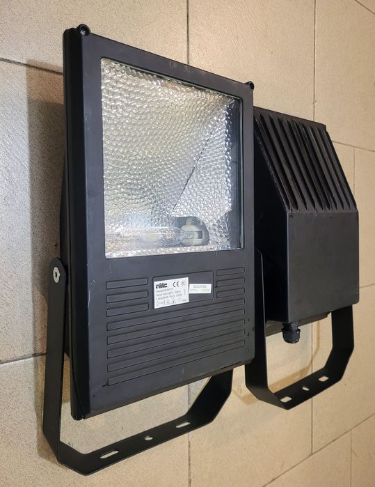 Продавам прожектори NVC 150W металхалоген