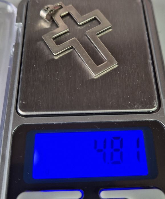 Сребърен кръст неразличим от нов