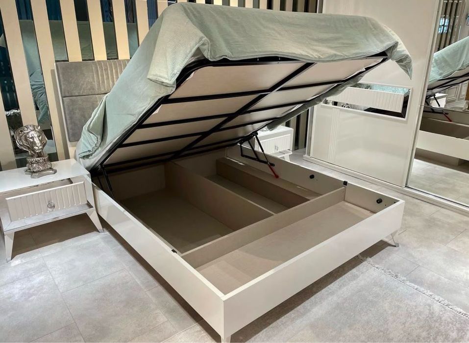 Продам спальный гарнитур