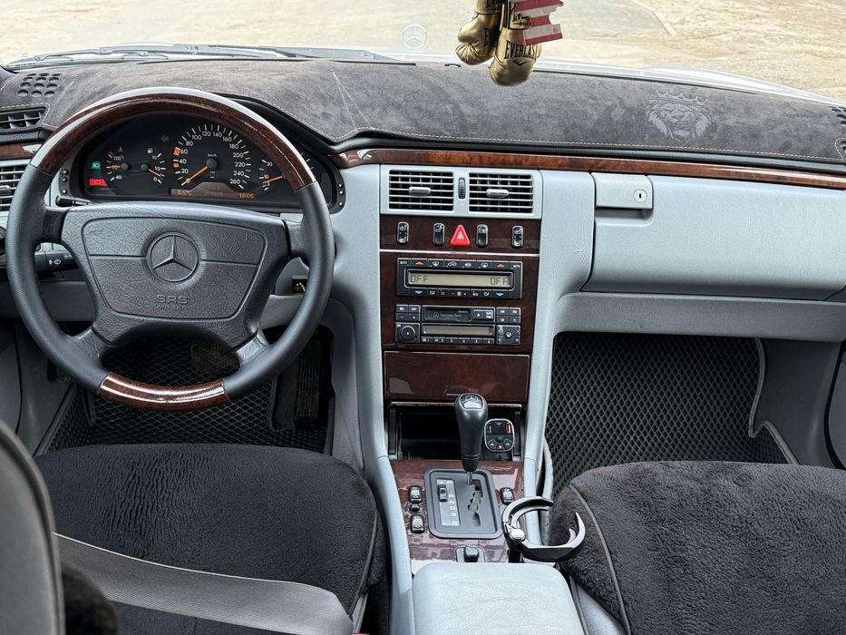 Mercedes benz W210
