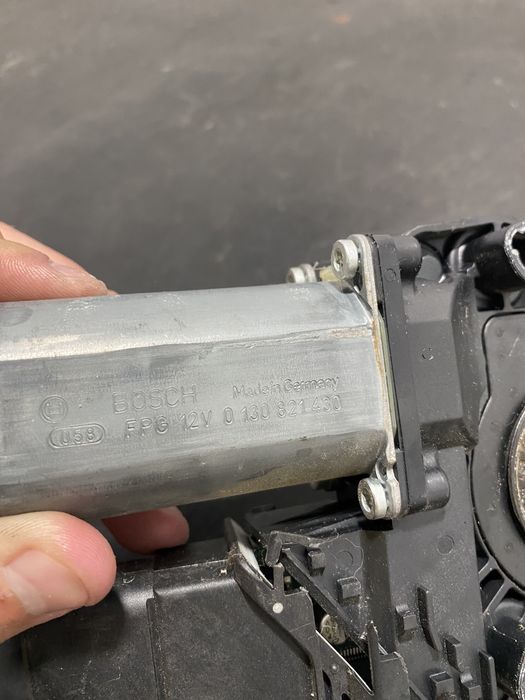 Motoras macara geam dreapta spate VW Golf5 Jetta Passat B6 0130821430