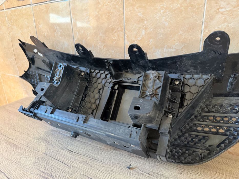 Grila bara fata radiator Dacia Spring originala ca noua - Cod OE 623105273R