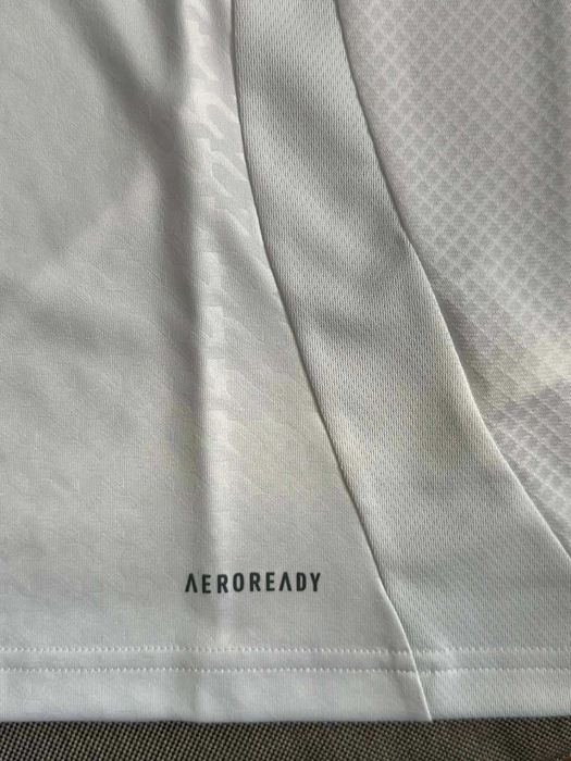Чисто нови оригинални тениски Adidas Real Madrid налични M и L