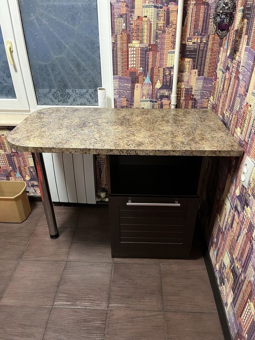 Стол с тумбой б/у