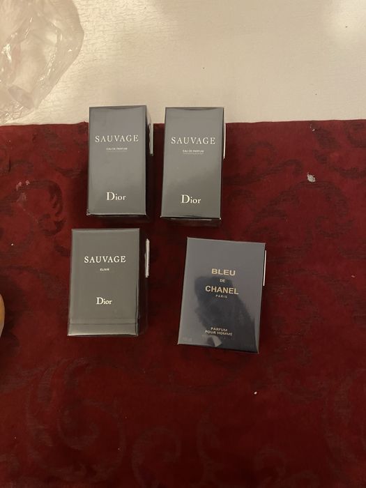 Vand parfumuri originale