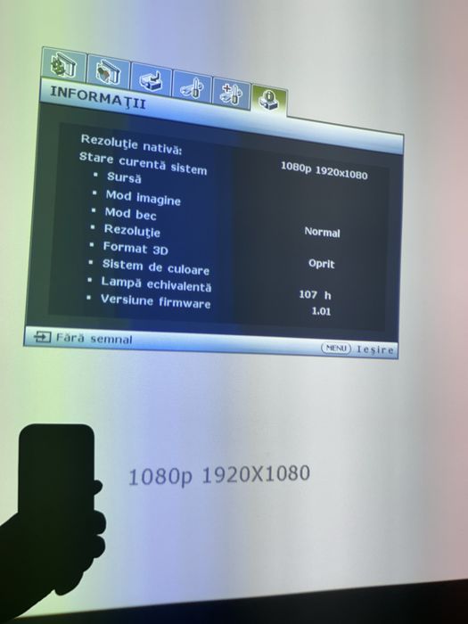 Vand video proiector Benq full hd DLP , 107 ore functionare TH 530, cu suport tavan si ecran inclus!