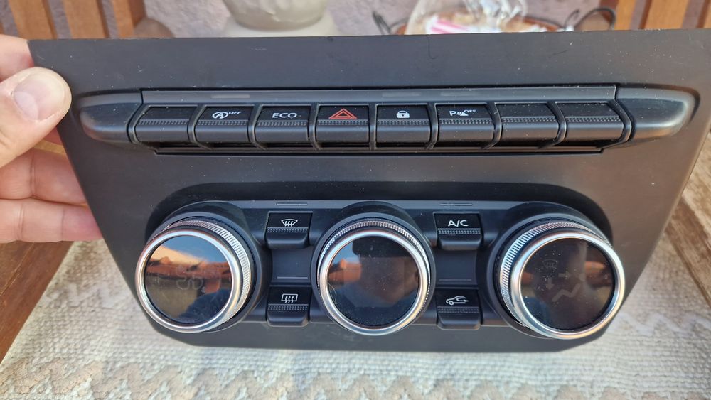 Panou comanda clima duster3