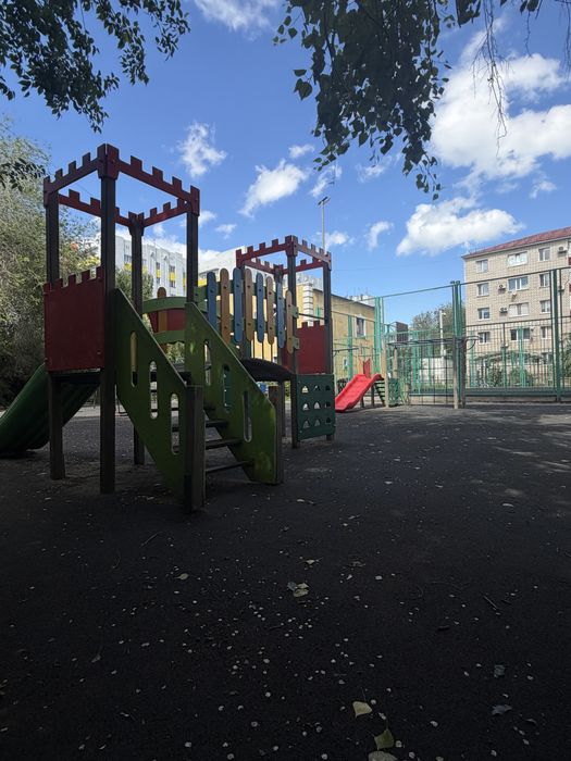 Продается 2-х комн.кв , 2 этаж Универмаг