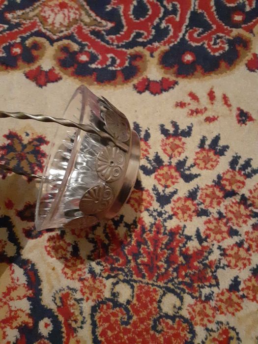 Продавам руска стъклена кошничка - тип бонбониера