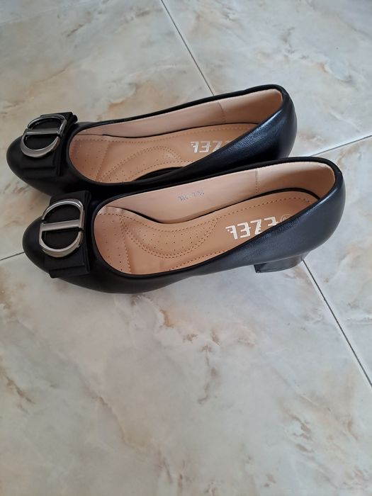 Черни     обувки