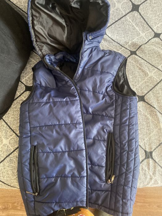 Продам жилетку  для мальчика