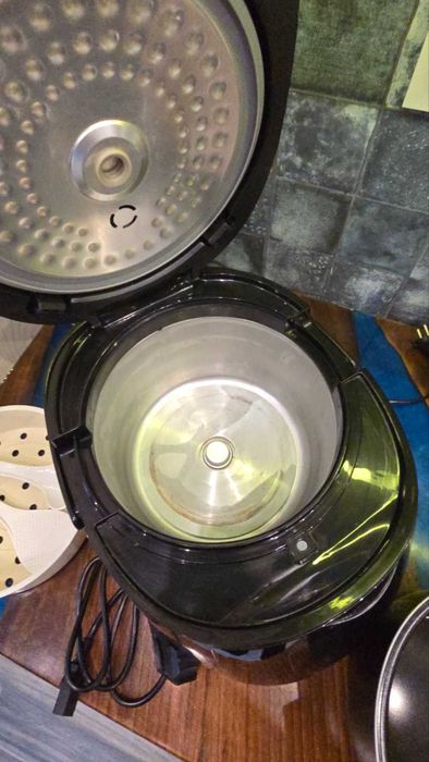 Мултикукър Philips с аксесоари, отлично състояние