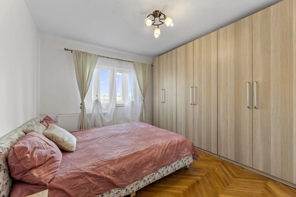 Vand apartament  3 camere 2 bai zona UTA