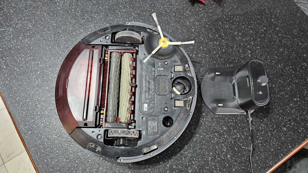 Продавам iRobot model: Roomba 980