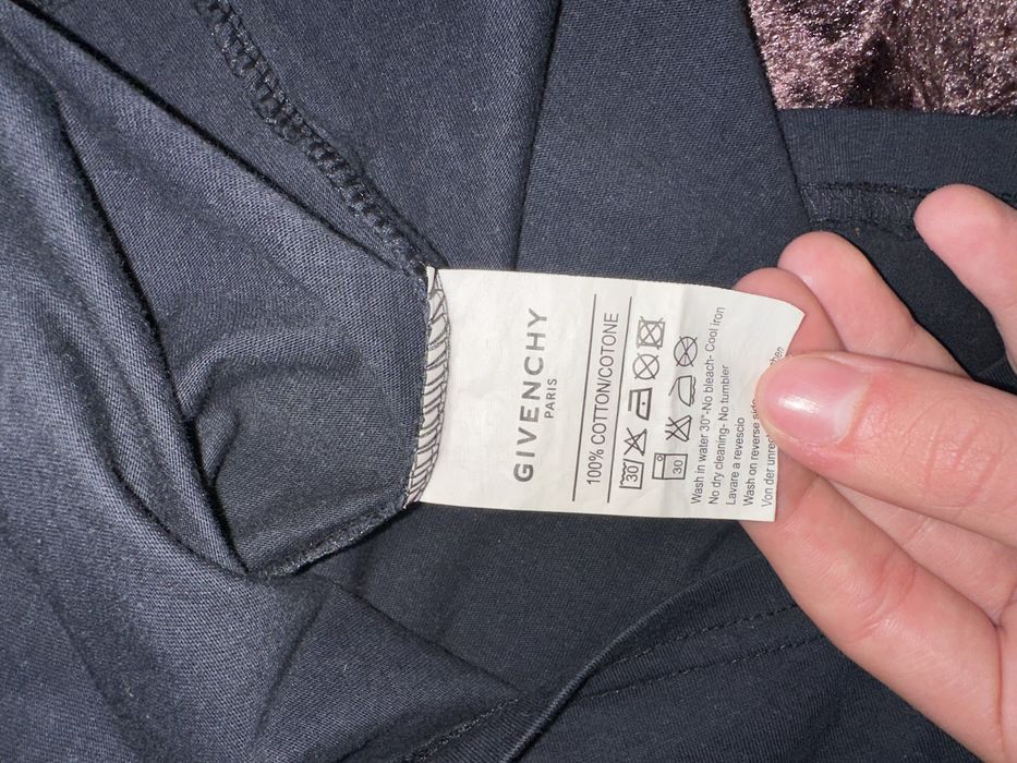 Tricou givenchy.