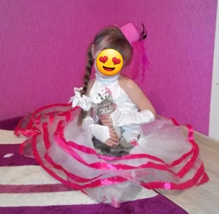 Продам очаровательное платье размер регулируется.