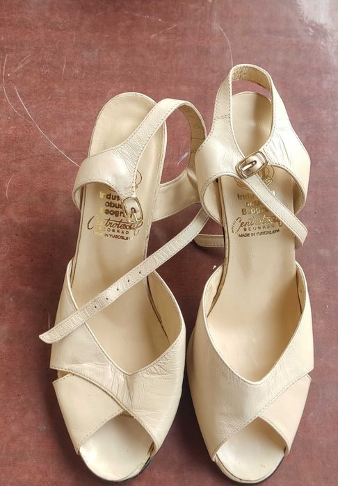 Продам босоножки