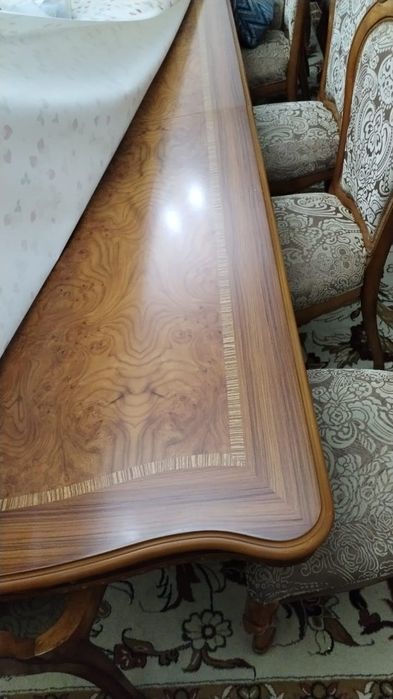 Стол,  стулья,  стенка