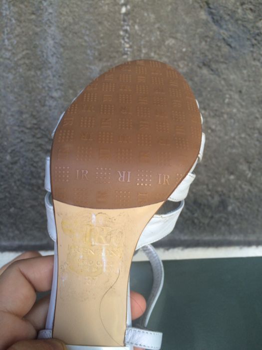 Продам босоножки производства Италия