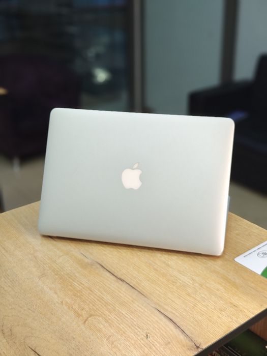 MacBook Air 13 | 8/128 | Core i5 | 2017 год