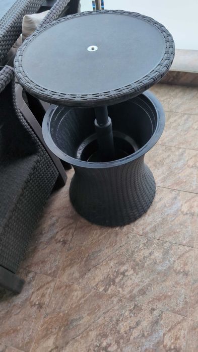 Masa + scaune + bancuta + măsuță buturi pentru terasa