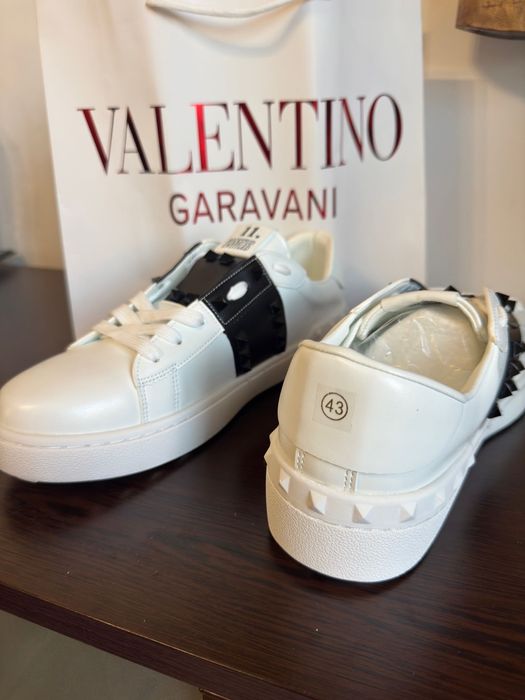 Valentino Garavani обувки 42/43 номер с кутия и торбичка