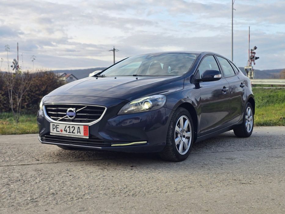 Volvo  v40 se poate si in rate