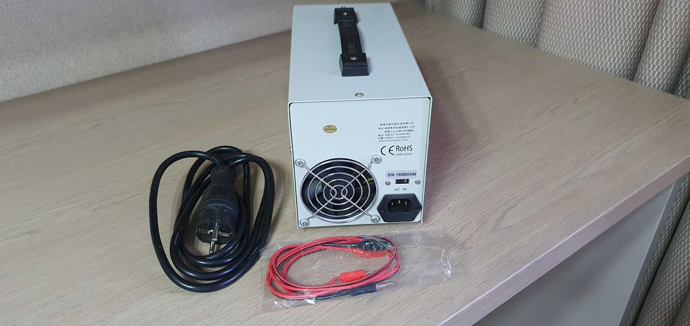 Настольный блок питания  Longwei PS3010DF.