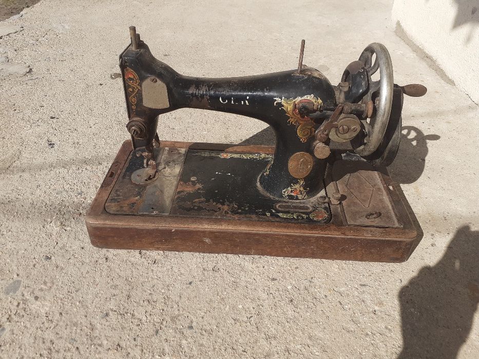 Антикварна шевна машина " Singer"