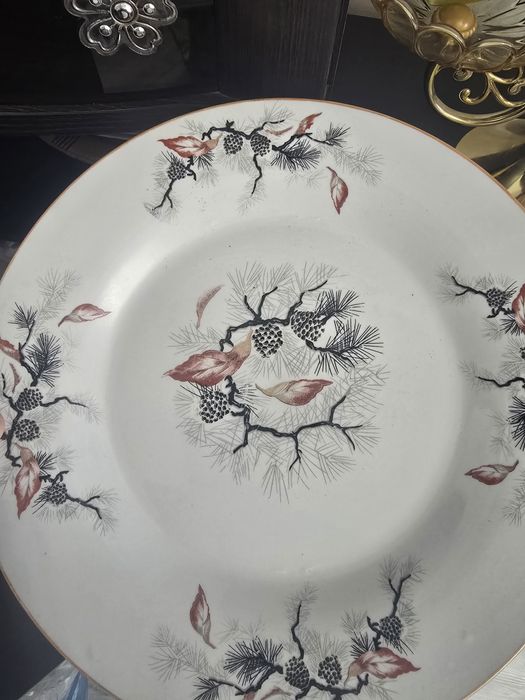 Продам тарелки и чашки