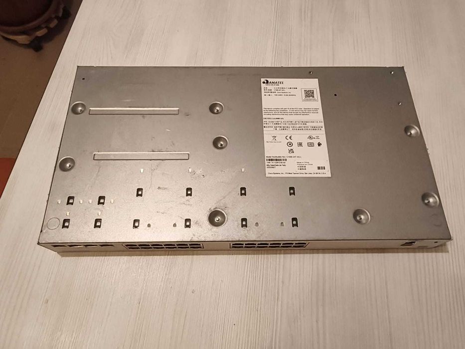 Switch Cisco Catalyst C1000-24T-4G-L, 24 porturi, 10/100/1000