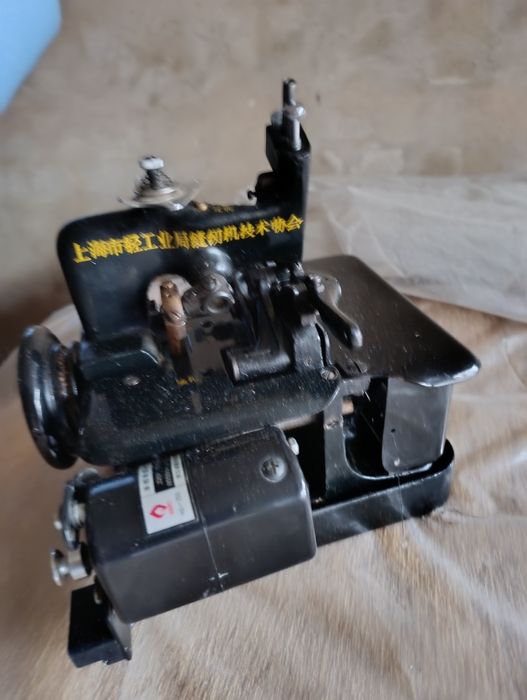 Продам Оверлок бытовой