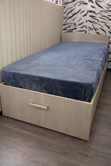 Продам кровать 90*200